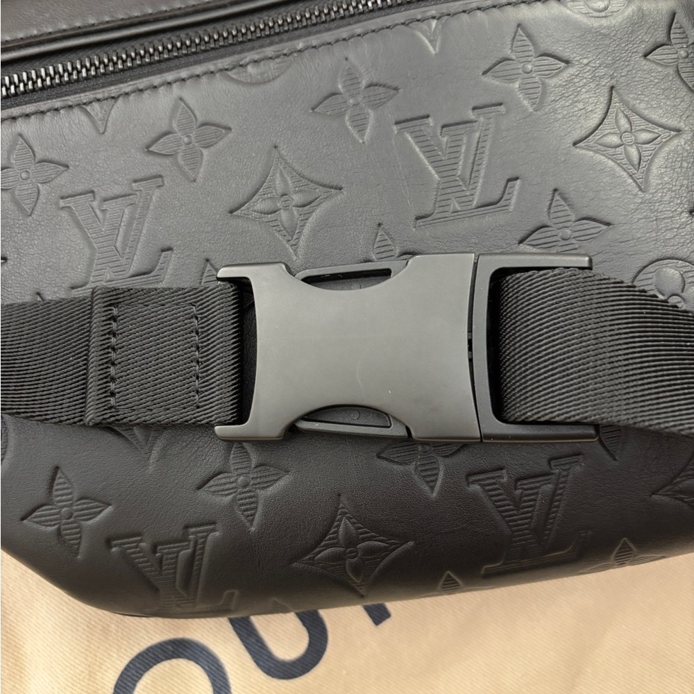Louis Vuitton Discovery Bumbag PM Monogram Shadow - Picture 11 of 12